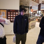 サービスエリアでの３人