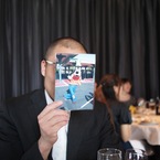 グーフィーのものまねをするシラ