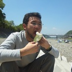 昼飯を食う稲葉