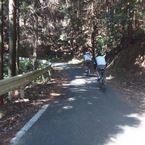 かなり急な下り坂