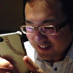 スマホを持つサムソン