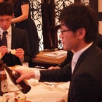 ビールをつぐうっくん