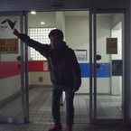 ポーズを取る小西さん