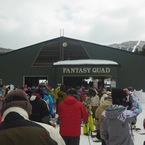 大混雑のリフト乗り場