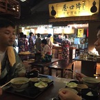 朝飯を食う吉田と稲葉